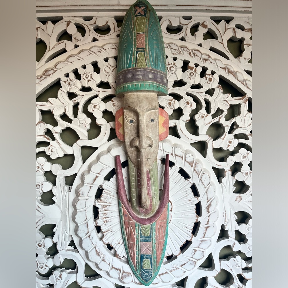 Vintage Unique colorful hand carved wood tribal mask excellent condition